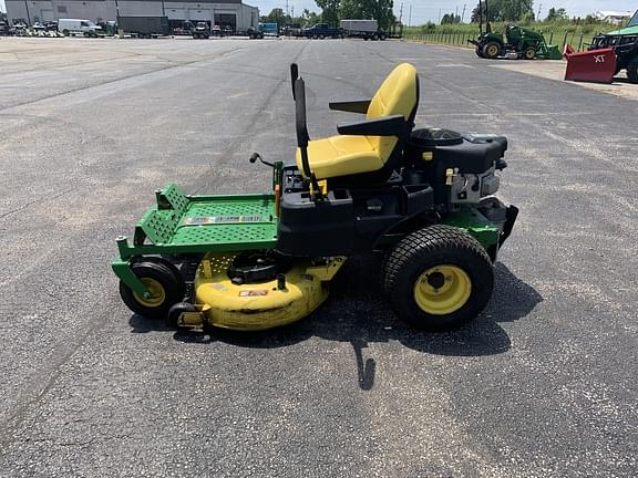Image of John Deere Z335M equipment image 2