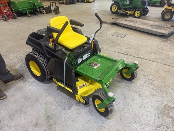 Image of John Deere Z525E equipment image 2