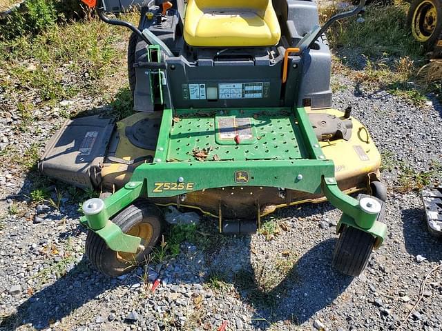 Image of John Deere Z525E equipment image 1