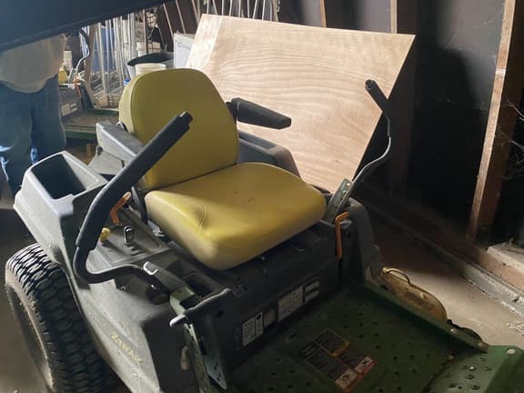 Image of John Deere Z540M equipment image 4