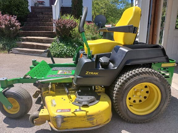 Image of John Deere Z540R equipment image 1