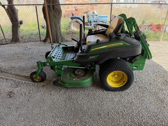 Image of John Deere Z915E equipment image 1