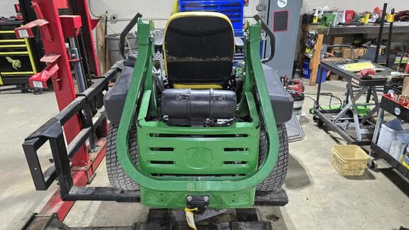 Image of John Deere Z915E equipment image 3