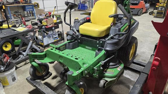 Image of John Deere Z915E equipment image 1