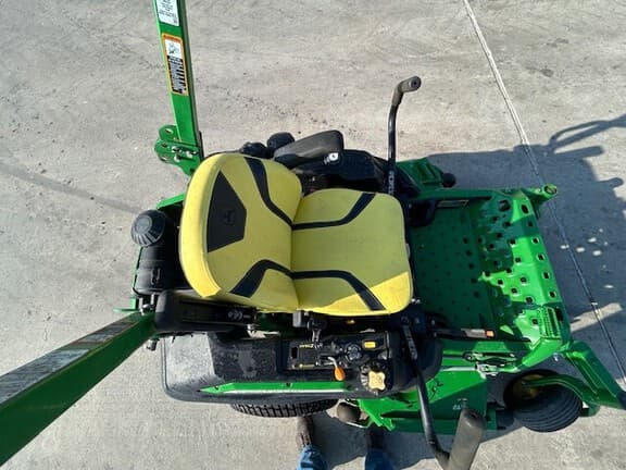 Image of John Deere Z920M equipment image 4