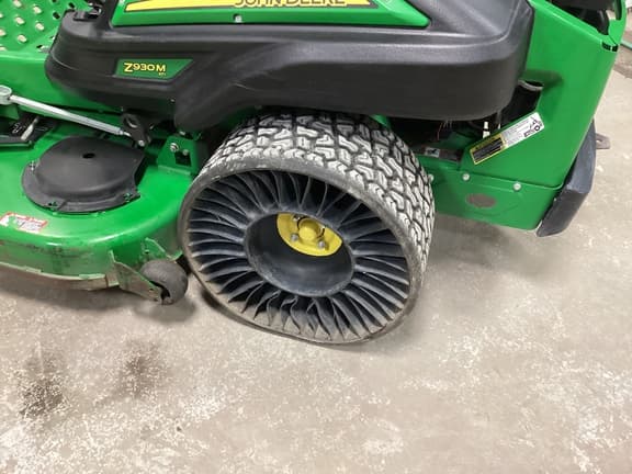 Image of John Deere Z930M equipment image 3