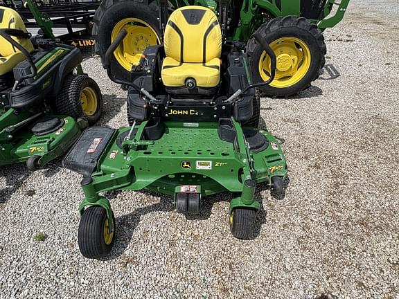 Image of John Deere Z945M equipment image 4