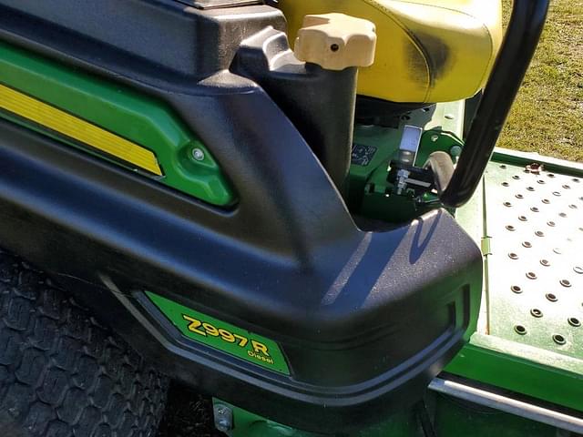 Image of John Deere Z997R equipment image 4