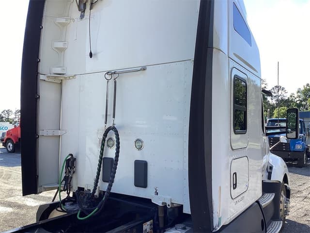 Image of Kenworth T680 equipment image 4