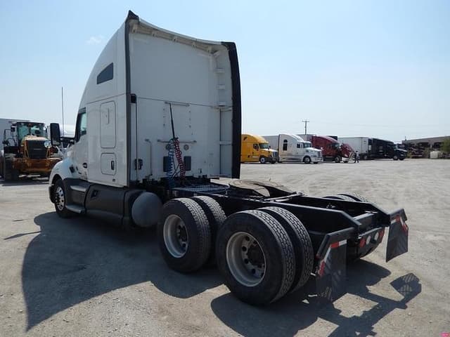 Image of Kenworth T680 equipment image 2