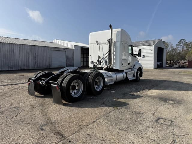 Image of Kenworth T680 equipment image 4