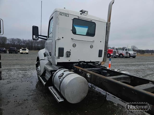 Image of Kenworth T680 equipment image 4