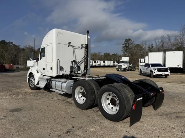 Image of Kenworth T680 equipment image 2