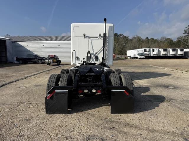 Image of Kenworth T680 equipment image 3