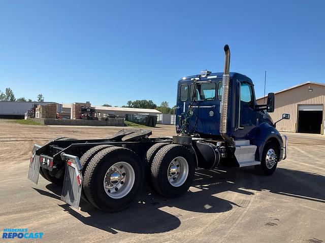 Image of Kenworth T680 equipment image 4