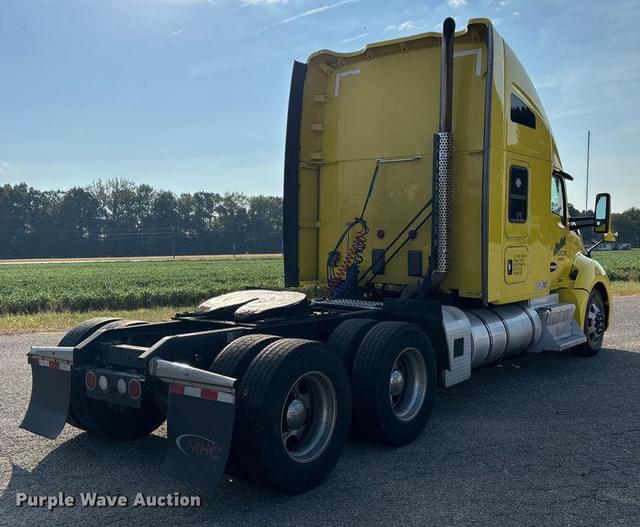 Image of Kenworth T680 equipment image 4