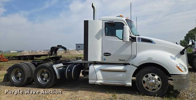 Image of Kenworth T680 equipment image 3