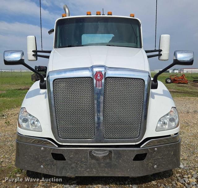 Image of Kenworth T680 equipment image 1