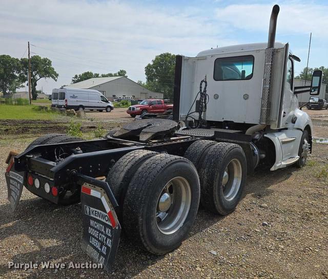 Image of Kenworth T680 equipment image 4