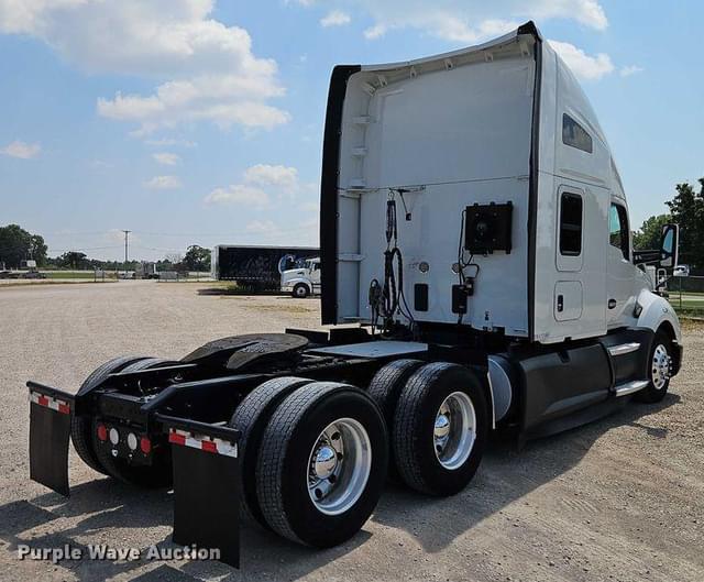 Image of Kenworth T680 equipment image 4