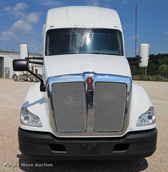 Image of Kenworth T680 equipment image 1