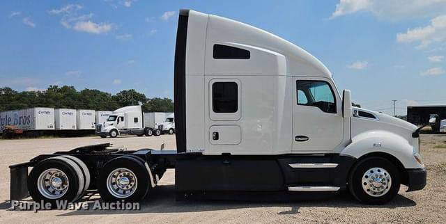 Image of Kenworth T680 equipment image 3