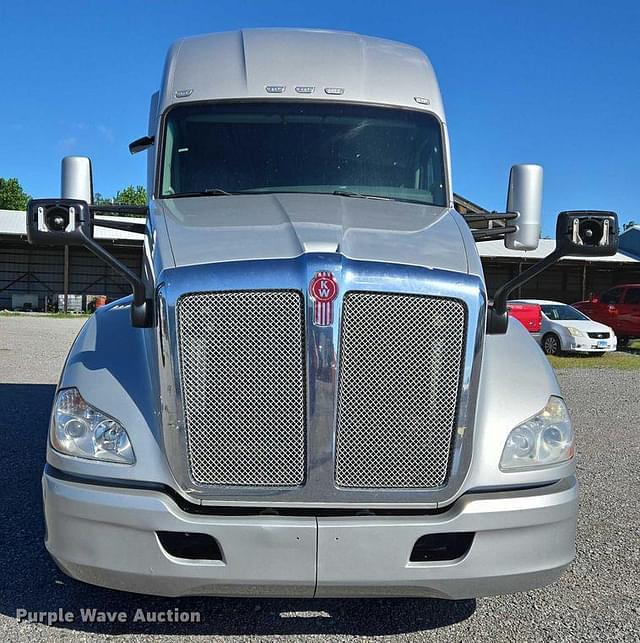 Image of Kenworth T680 equipment image 1