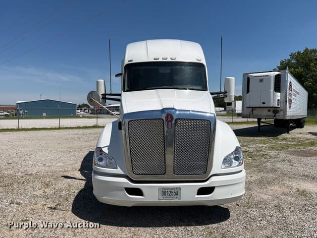 Image of Kenworth T680 equipment image 1
