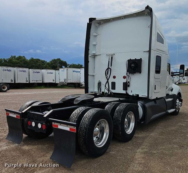 Image of Kenworth T680 equipment image 4