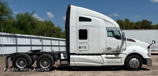 Image of Kenworth T680 equipment image 3