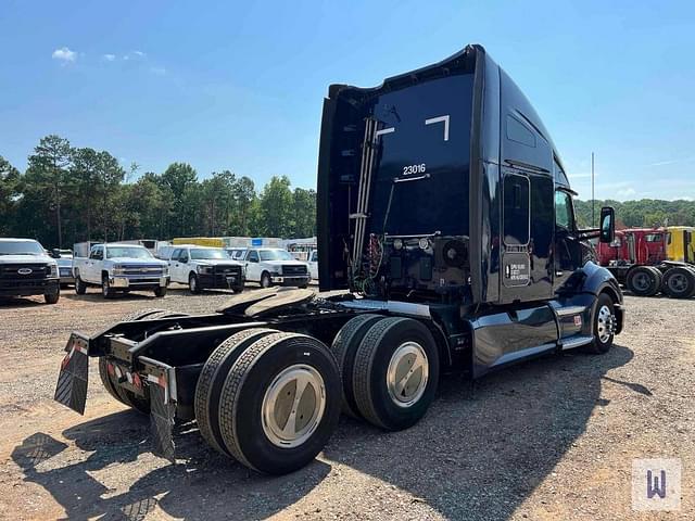 Image of Kenworth T680 equipment image 3