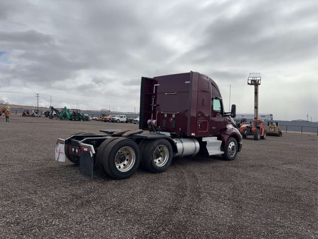 Image of Kenworth T680 equipment image 4