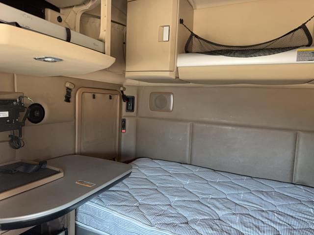 Image of Kenworth T680 equipment image 4