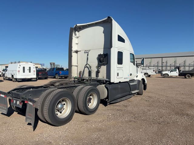 Image of Kenworth T680 equipment image 2