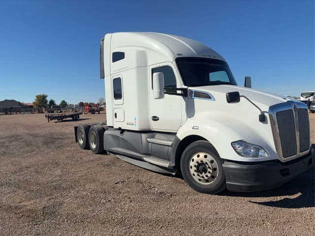 Image of Kenworth T680 equipment image 1