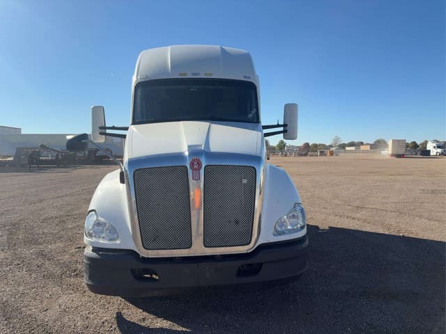 Image of Kenworth T680 equipment image 4