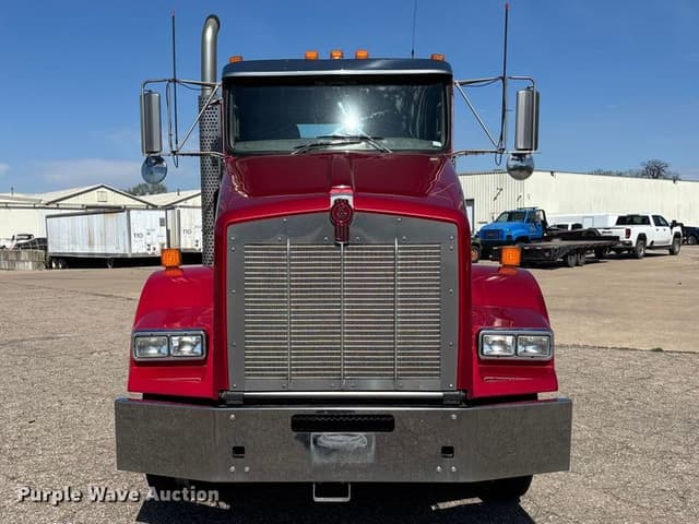 Image of Kenworth T8 equipment image 1