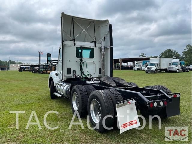 Image of Kenworth T880 equipment image 2