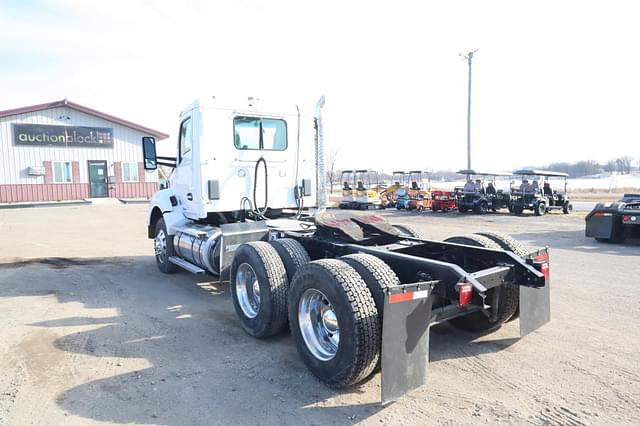 Image of Kenworth T880 equipment image 3