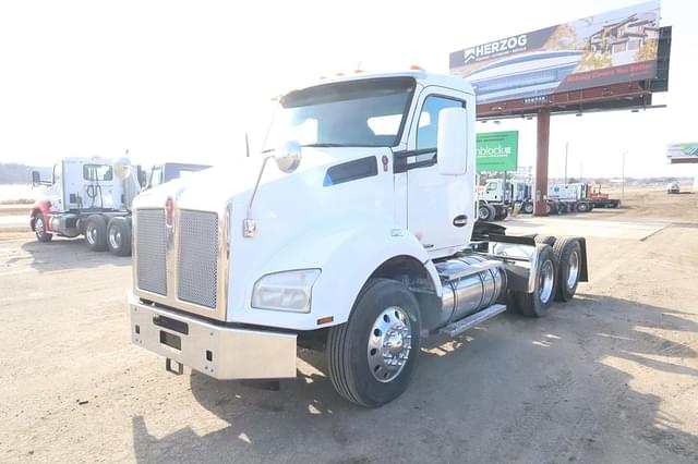 Image of Kenworth T880 equipment image 1