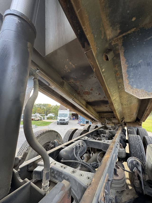 Image of Kenworth T880 equipment image 4