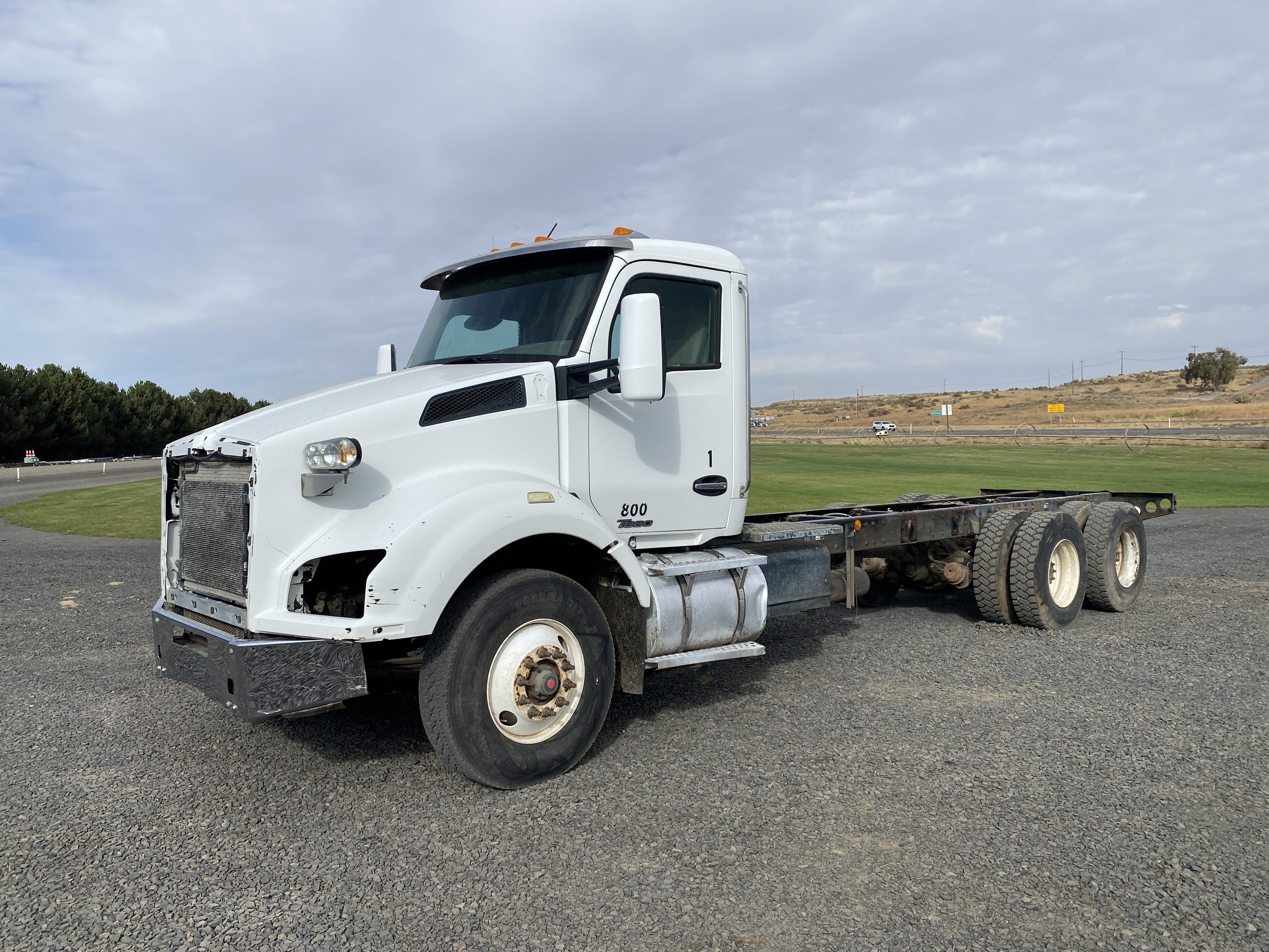 2017 Kenworth T880 Equipment Image0