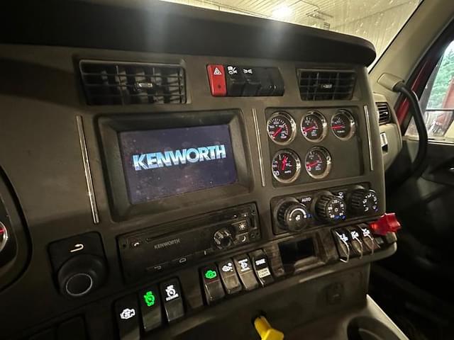 Image of Kenworth T880 equipment image 4