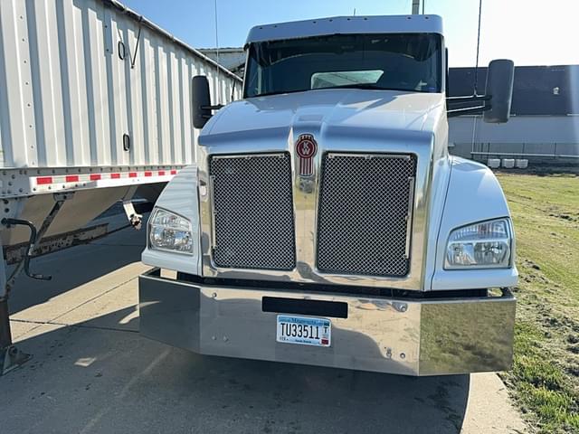 Image of Kenworth T880 equipment image 1