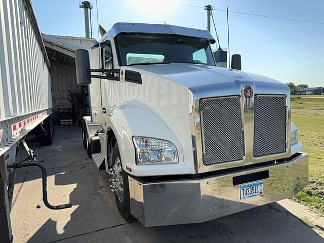 Image of Kenworth T880 equipment image 2