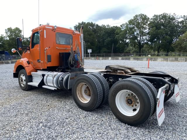 Image of Kenworth T880 equipment image 1
