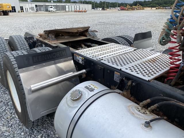 Image of Kenworth T880 equipment image 4