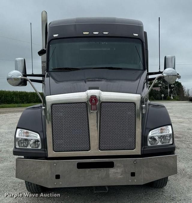 Image of Kenworth T880 equipment image 1