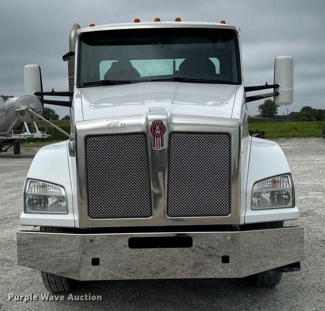 Image of Kenworth T880 equipment image 1