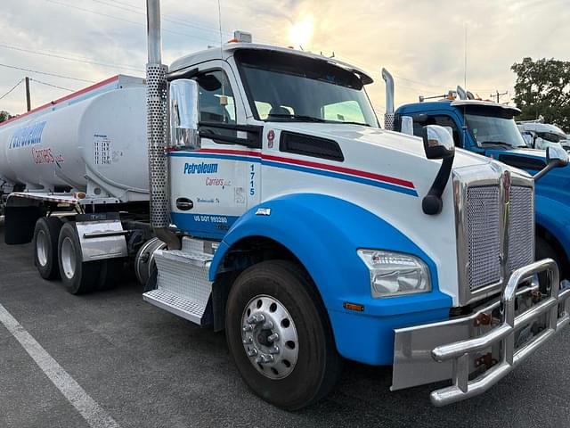 Image of Kenworth T880 equipment image 2